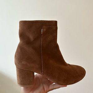 TOMS Suede Brown / Camel Booties